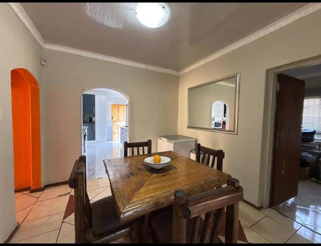 5 BEDROOM HOUSE FOR SALE IN THE ORCHARDS
